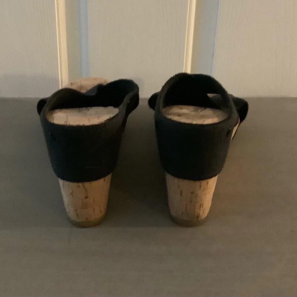 Lucky Brand Black Cork Wedge Sandal, 7 1/2 - Picture 3 of 8